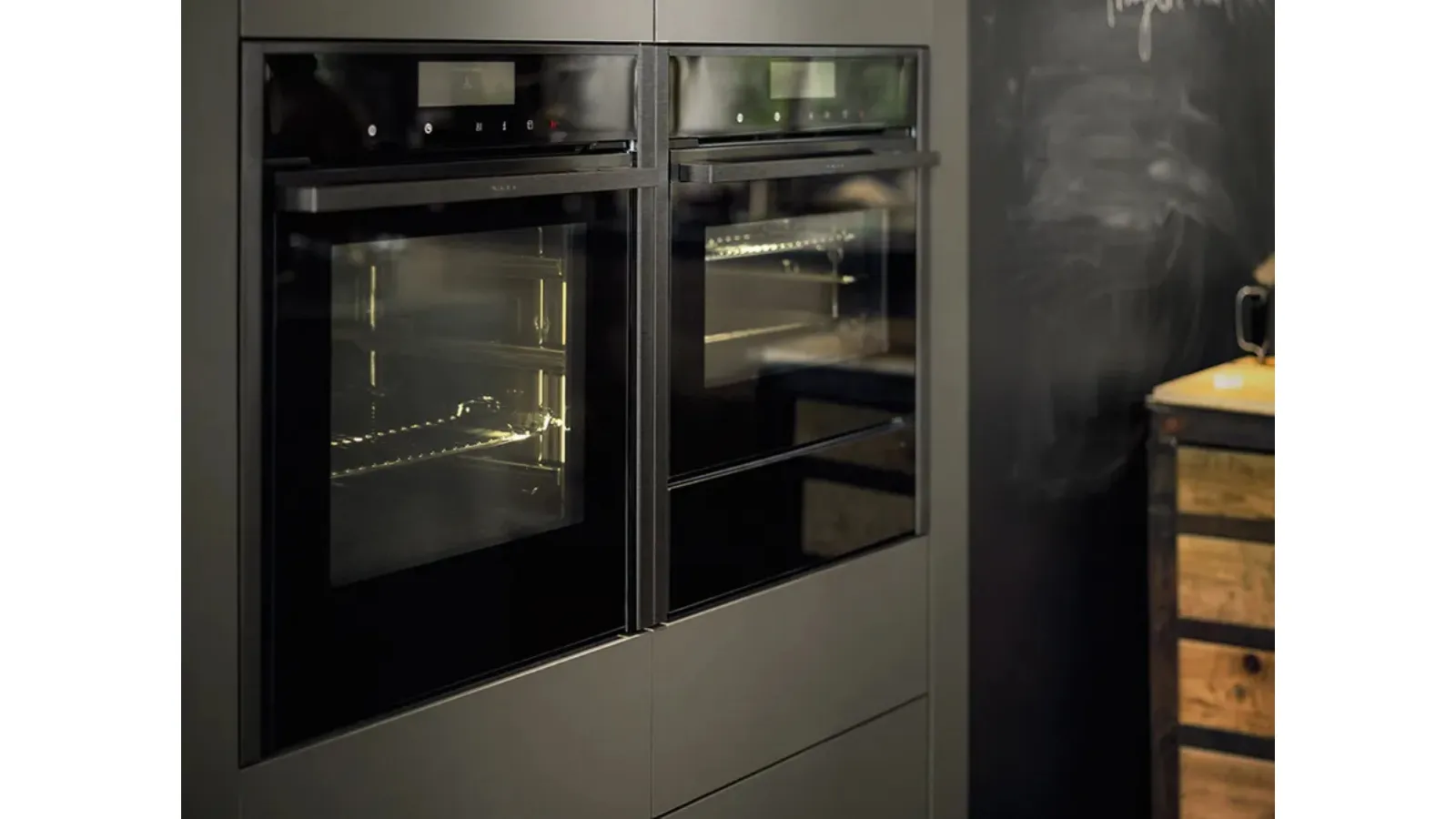 Forno compatto a vapore da incasso di NEFF