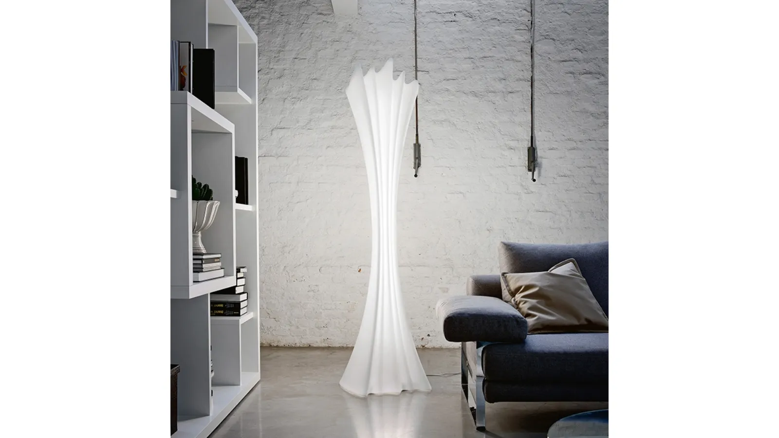 Lampada appendiabiti da terra in polietilene bianco Sipario Light di Cattelan Italia