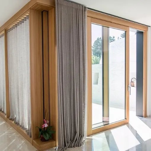 Serramenti fissi in legno e alluminio integrati con vetrate scorrevoli Mix Scorrevole D Wall di De Carlo