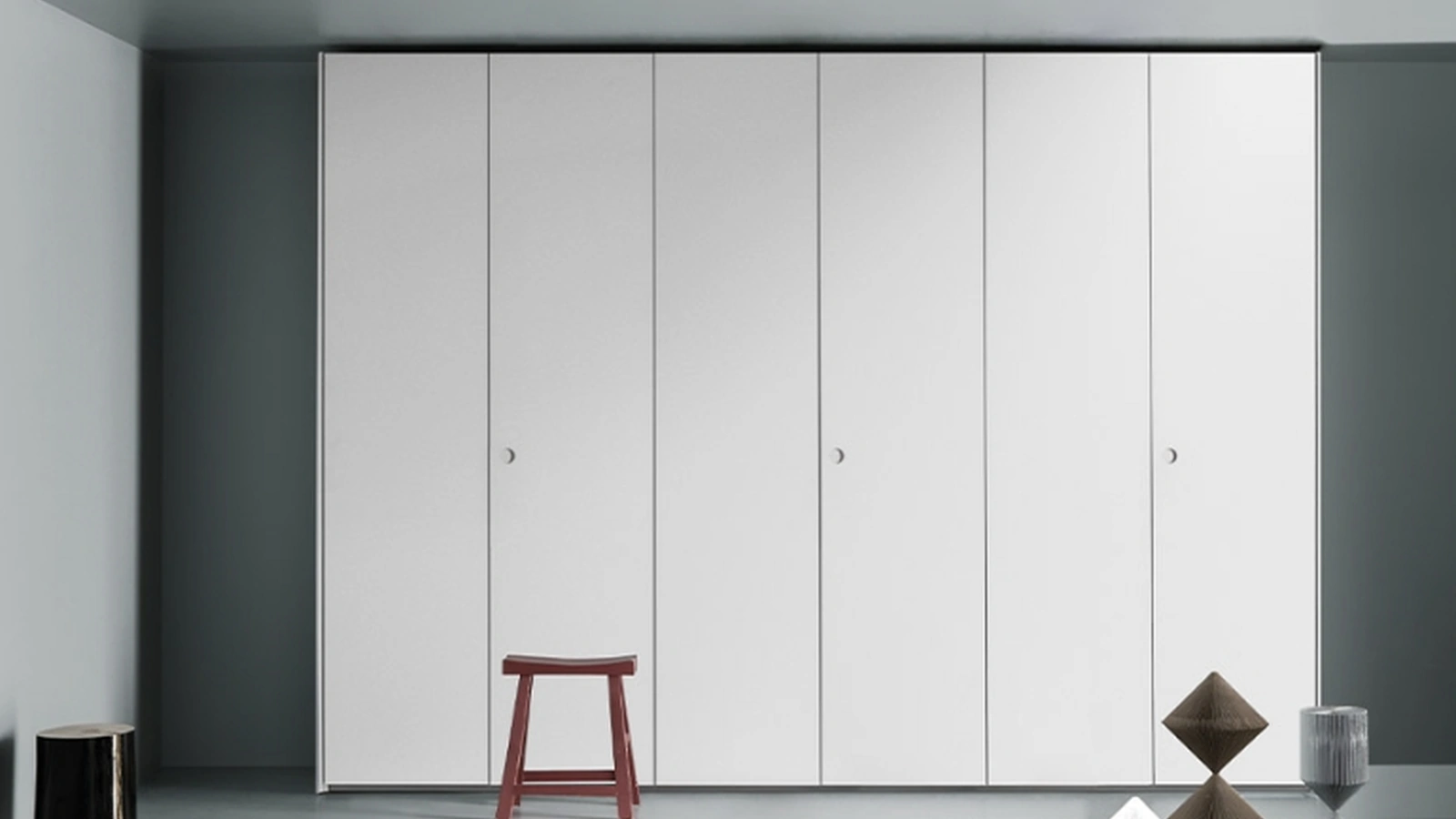 Armadio con ante battenti Aria Simple Incavo di Kristalia