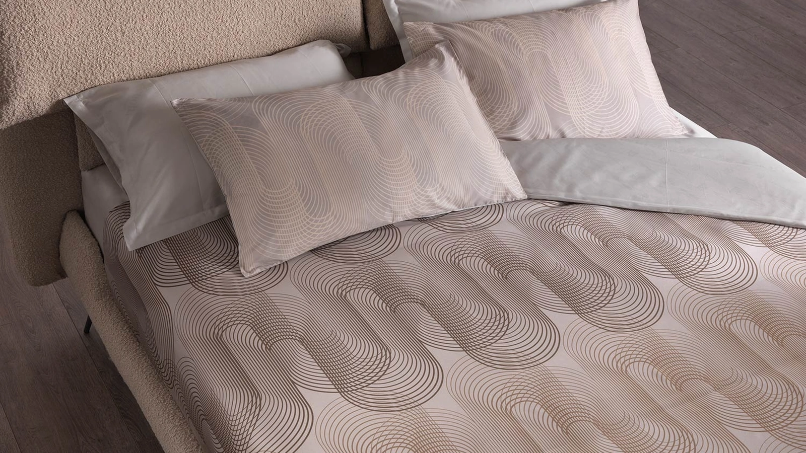 Letto in tessuto con testiera reclinabile Designer Lift di Altrenotti