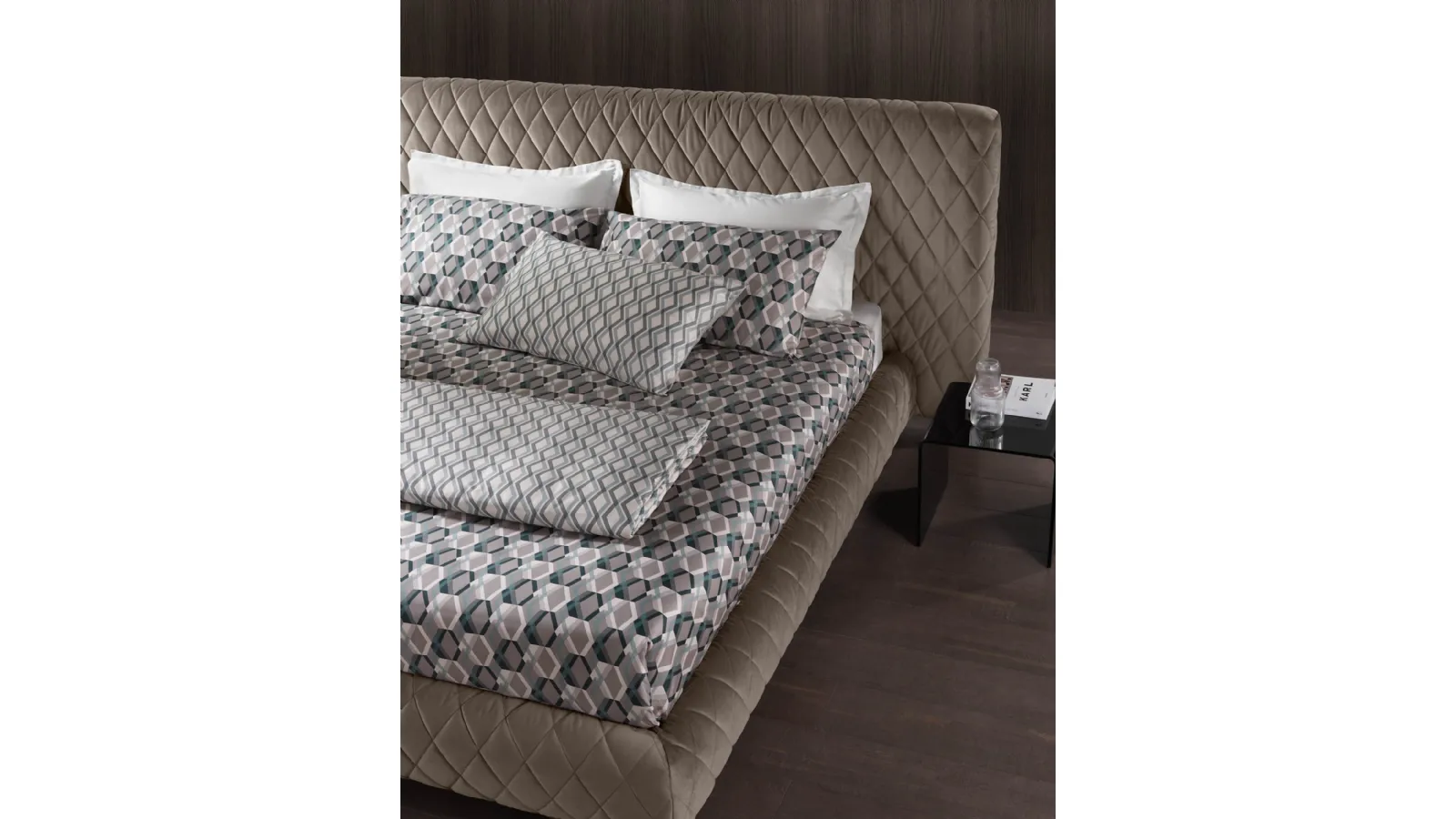 Letto in tessuto trapuntato con box contenitore Why Not Canto di Altrenotti