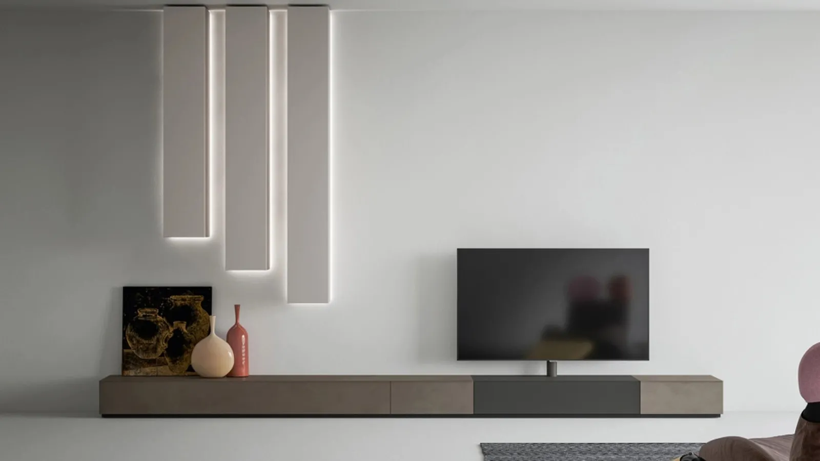 Mobile Porta Tv con Pilastri da soffitto di Caccaro