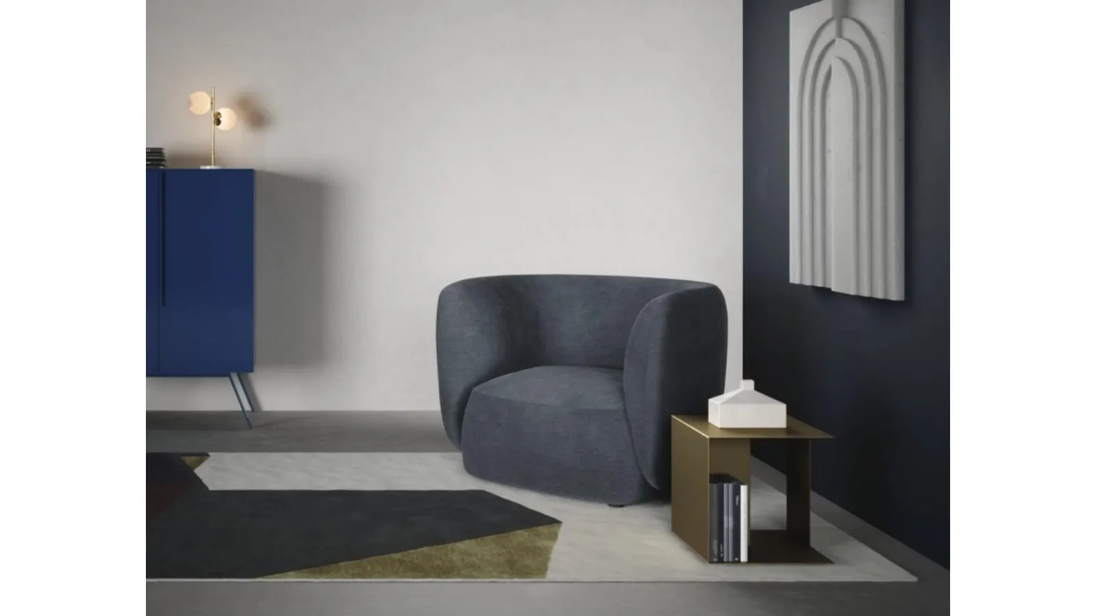 Poltroncina Blossom in tessuto imbottito dalle linee curve di Novamobili