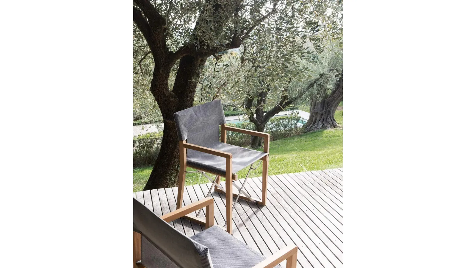 Poltroncina Cosette in teak e tessuto in polipropilene di Unopiu