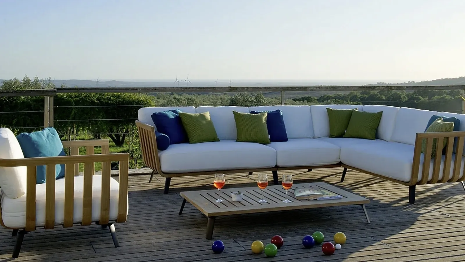 Arredo da esterno in teak Welcome di Unopiu