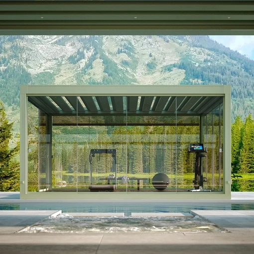 Pergola bioclimatica Carrera P con lame frangisole alternate di Pratic