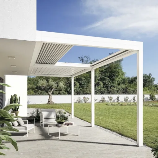 Pergola bioclimatica Sway addossata di Gibus