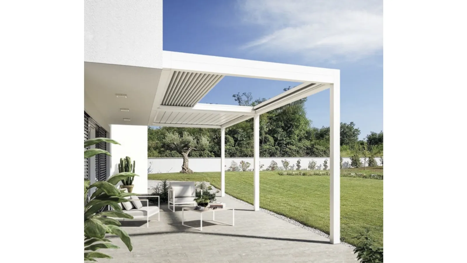 Pergola bioclimatica Sway addossata di Gibus