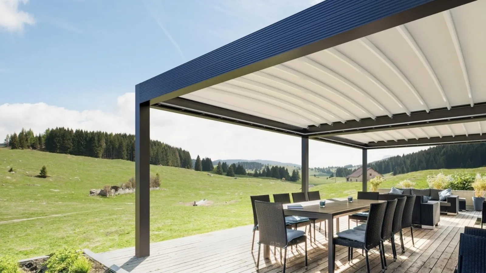 Pergola a 90 gradi con copertura impacchettabile Zenit di Gibus