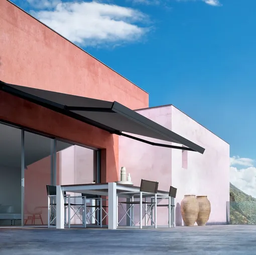 Tenda da sole estensibile con box di protezione in alluminio T-Code di Pratic